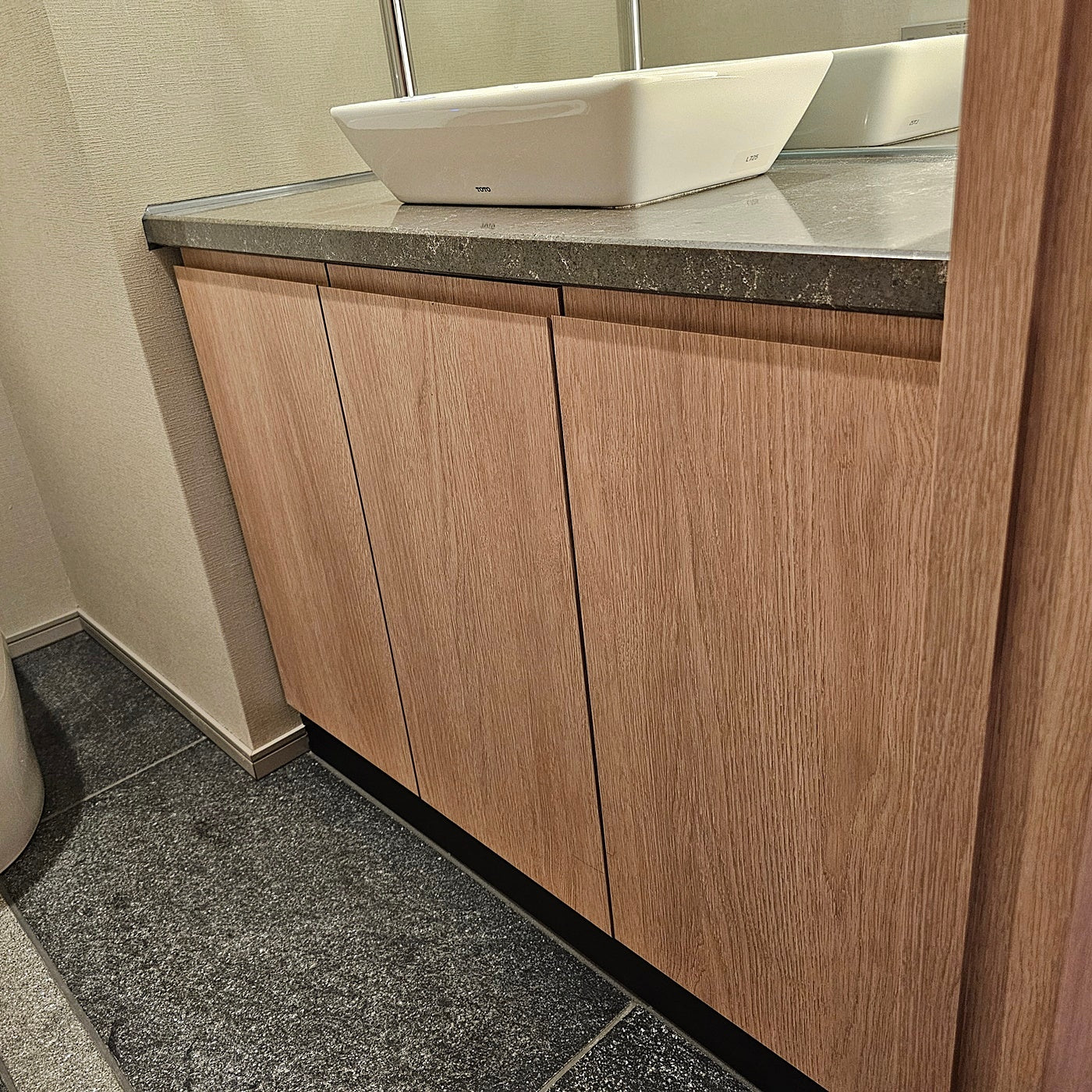 【NSK07】トイレ手洗い台 タカラスタンダード:手洗い台キャビネット/TOTO 陶器ボウル/変形ミラー