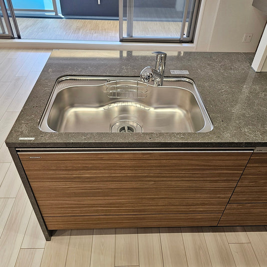 【HMC31_32】タカラ システムキッチン(欠込み有)+カップボード/レンジフード/ガスコンロ/水栓/吊戸棚/食洗器/モデルR展示設置品