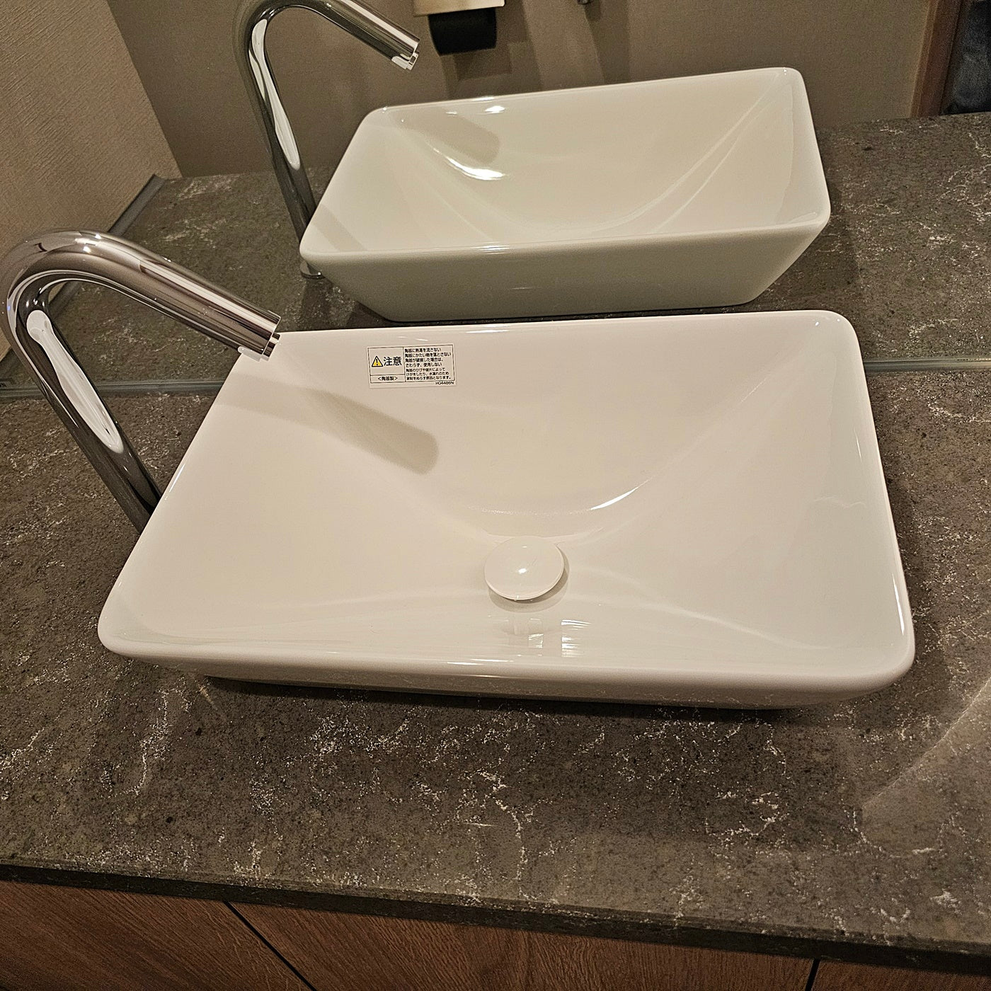 【NSK07】トイレ手洗い台 タカラスタンダード:手洗い台キャビネット/TOTO 陶器ボウル/変形ミラー