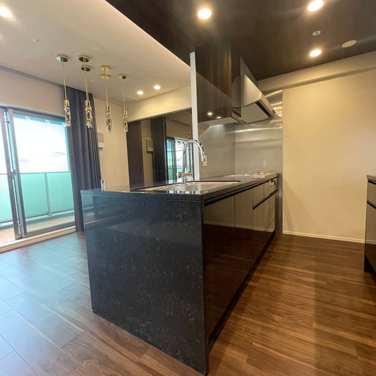 【SCK66】タカラ システムキッチン(欠込み有)+カップボード/レンジフード/ガスコンロ/水栓/吊戸棚/食洗器無し/モデルR展示設置品