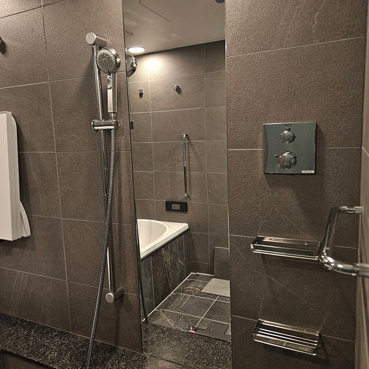 【NSK16】日ポリ加工  高級ユニットバス 1822サイズ 浴室浴槽 RC オールタイル張り グローエのオーバーヘッドシャワー付き ハイグレードタイプ