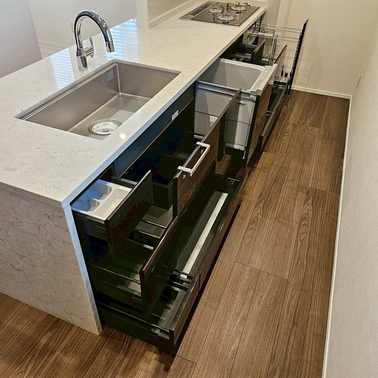 【JSK18】システムキッチン(欠込み有) 左シンク/食洗機/レンジフード/ガスコンロ/水栓/W2980/モデルルーム展示設置品