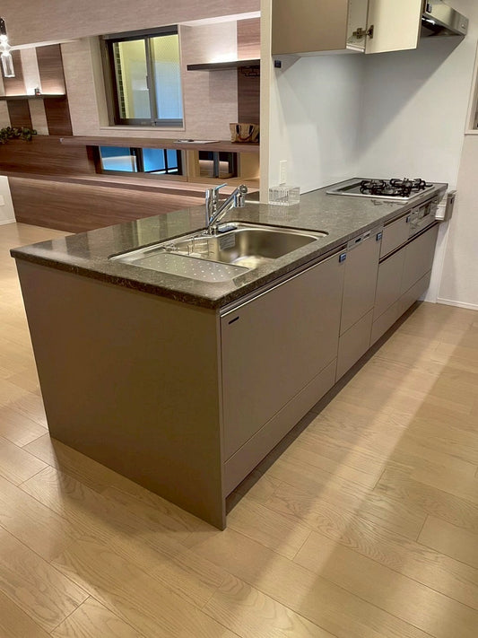 【MKK01】タカラスタンダード製 システムキッチン(欠込み有)/食洗器/レンジフード/ガスコンロ/水栓/W2590/モデルR展示設置品