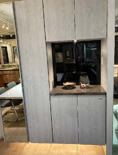 (DKR01-SB)タカラスタンダード　シューズボックス　3枚扉　ミラー付　展示品 前面ミラー＆板戸シューズボックス 段違いミドルタイプ・幅30.5 高さ