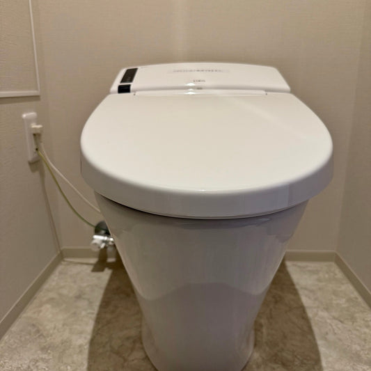 【JGH04】LIXIL製 タンクレストイレ 自動開閉/ベーシアハーモJタイプ/DV-J224GM/床排水/2023年/モデルルーム展示設置品