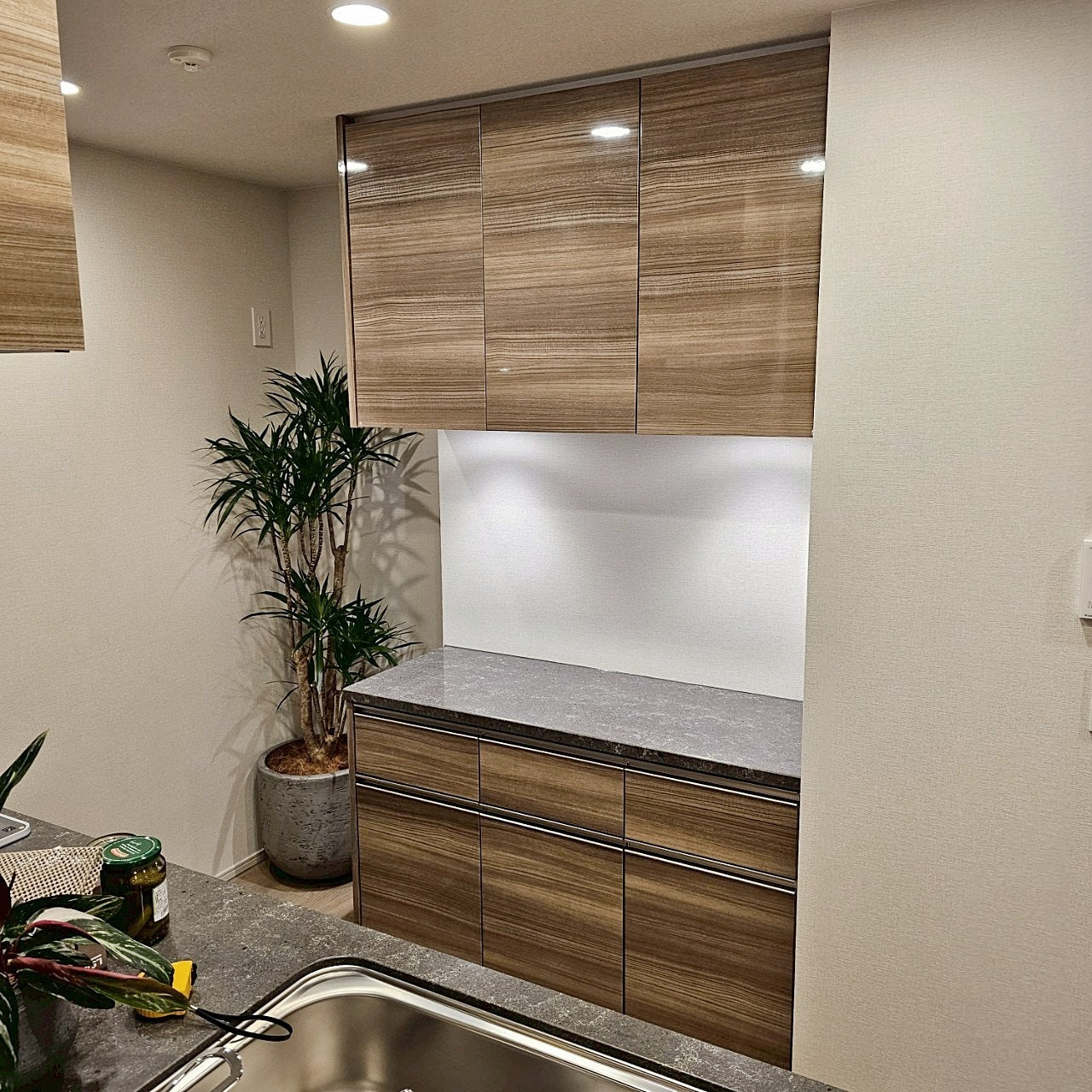 【SKG33】タカラスタンダード ペニンシュラ型(欠込み有) システムキッチン 左シンク 間口2430+カップボード