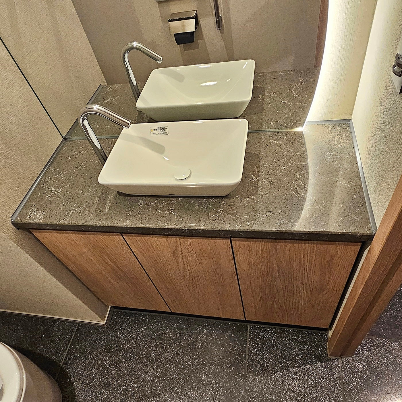 【NSK07】トイレ手洗い台 タカラスタンダード:手洗い台キャビネット/TOTO 陶器ボウル/変形ミラー