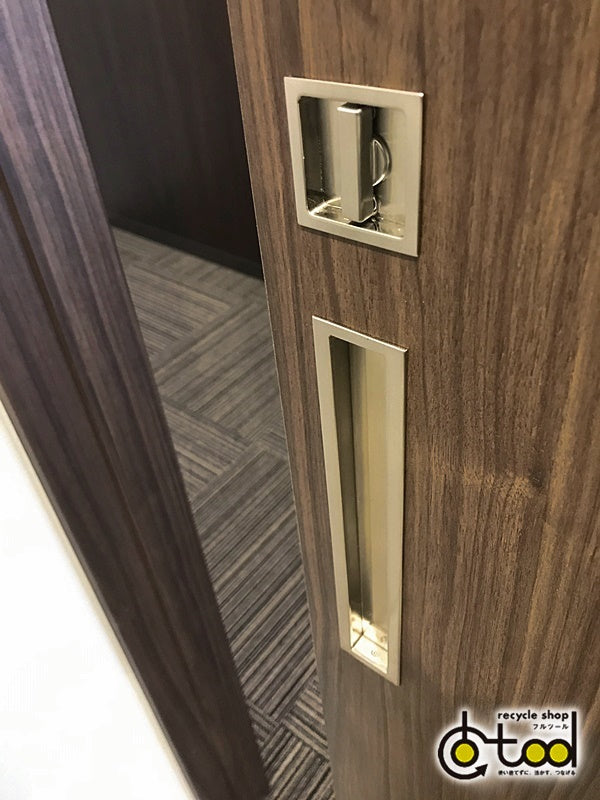 枠付 吊戸 左勝手 施錠タイプ 採光窓/W1490×H2200×D110/戸幅735/上部レール/モデルルーム設置使用品【TST56】