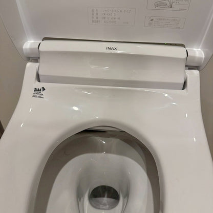 【SST19】INAX キャビネット付きトイレ 壁リモコン付属/収納一体型 手洗器付/CW-KA31Q/BW1/床排水/2024/展示設置品