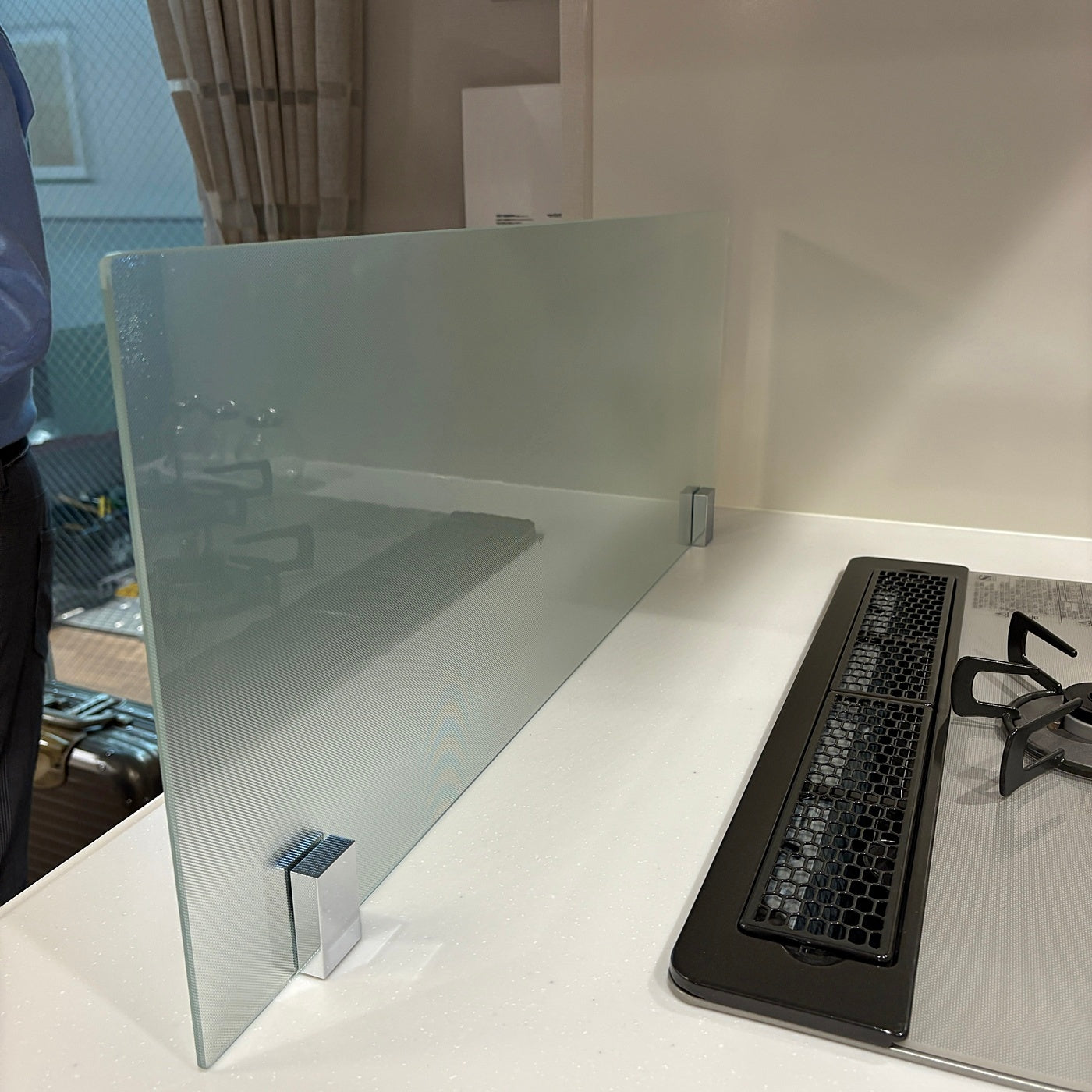 【PSK01】タカラ システムキッチン＋エスエークラフト カップボード/レンジフード/ガスコンロ/水栓/W2650/モデルルーム展示設置品