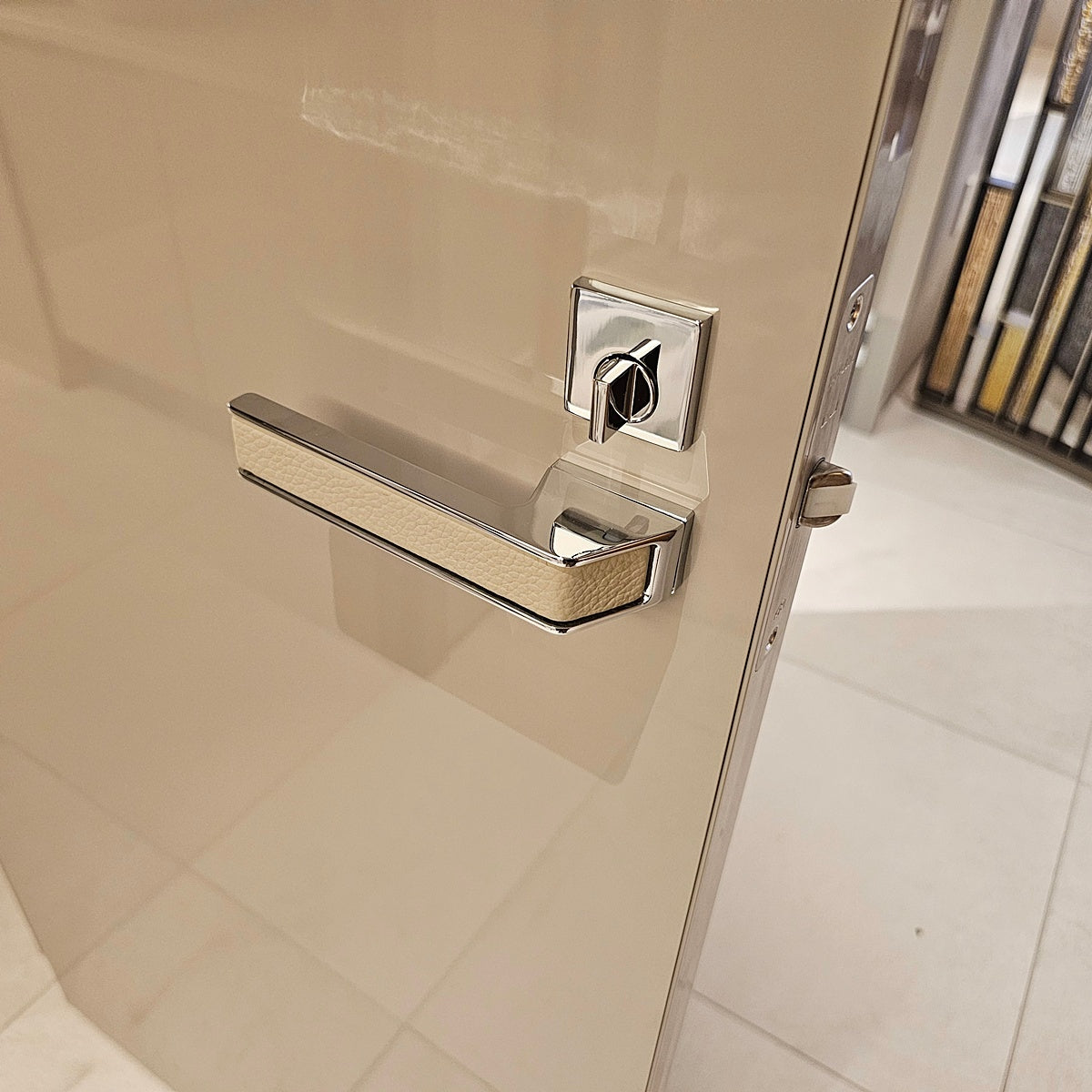 【KCN34】日本フラッシュ トイレドア 右吊 表示錠