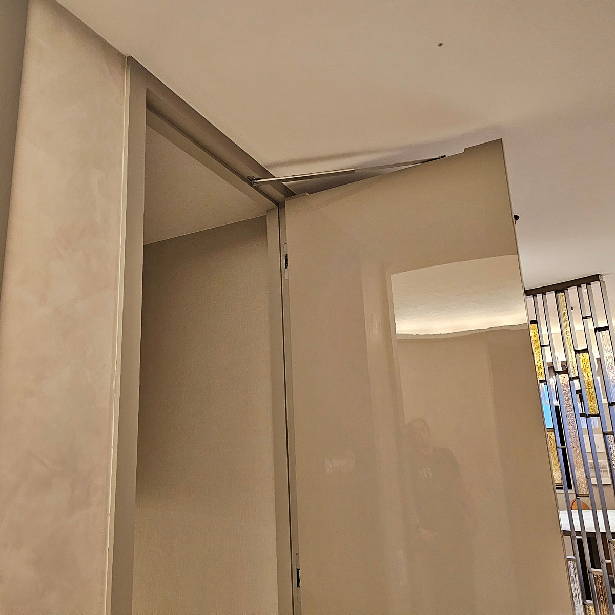 【KCN34】日本フラッシュ トイレドア 右吊 表示錠