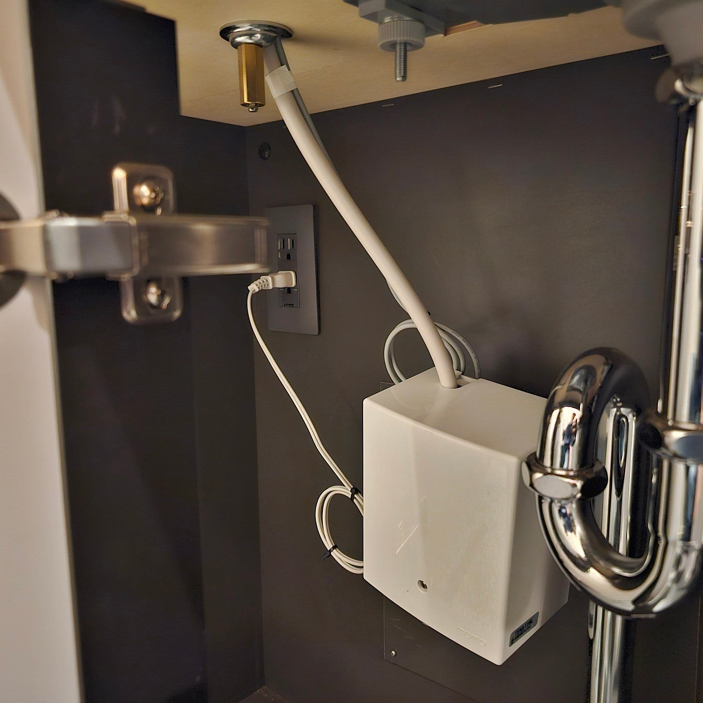 【NSK07】トイレ手洗い台 タカラスタンダード:手洗い台キャビネット/TOTO 陶器ボウル/変形ミラー