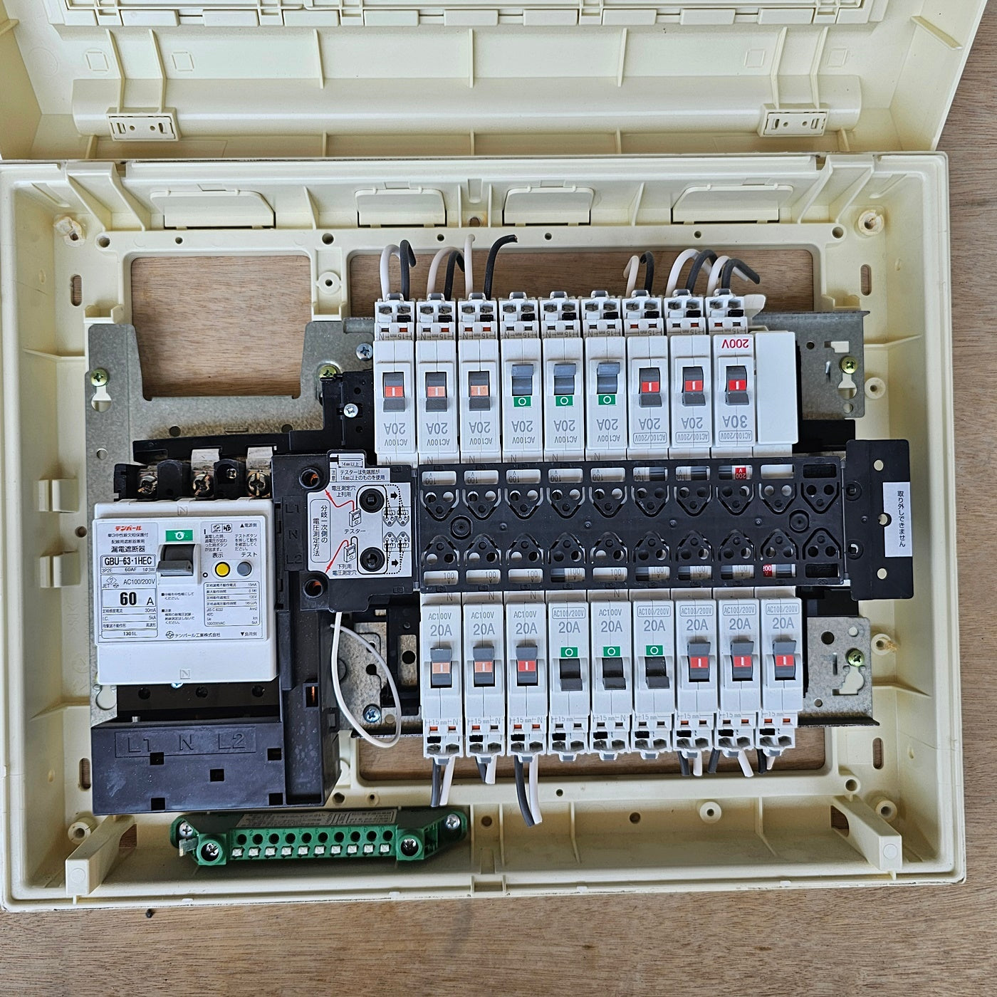 【PSF26】中古 テンパール製 分電盤 18+2回路 通電済み モデルルーム設置使用品