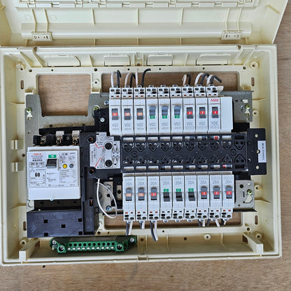 【PSF26】中古 テンパール製 分電盤 18+2回路 通電済み モデルルーム設置使用品