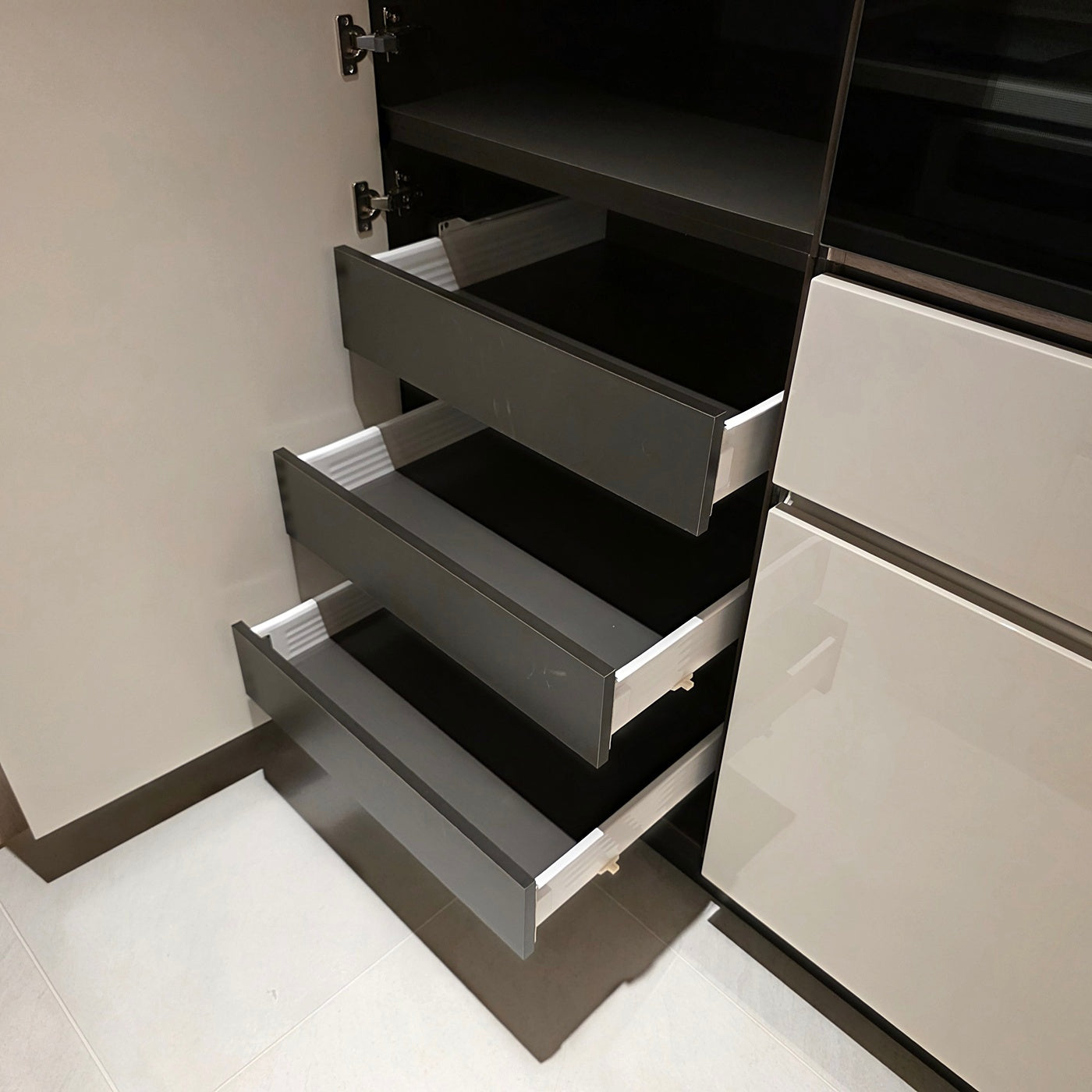 【STF03】タカラスタンダード ペニンシュラ型 高級 システムキッチン＋カップボードセット 左シンク キッチン間口2720 カップボード間口2780