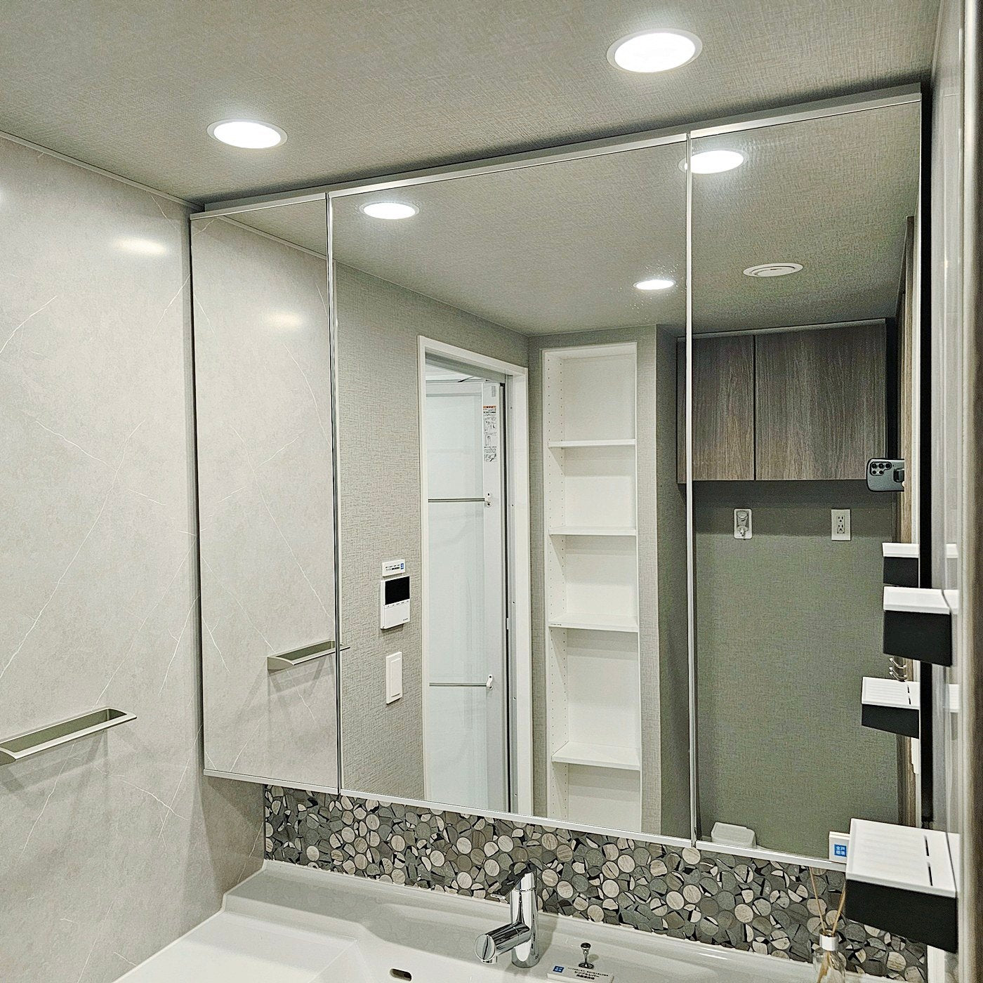 【SKG30】タカラスタンダード製 ミラーキャビネット付き洗面化粧台/三面鏡/W1200/モデルルーム展示設置品