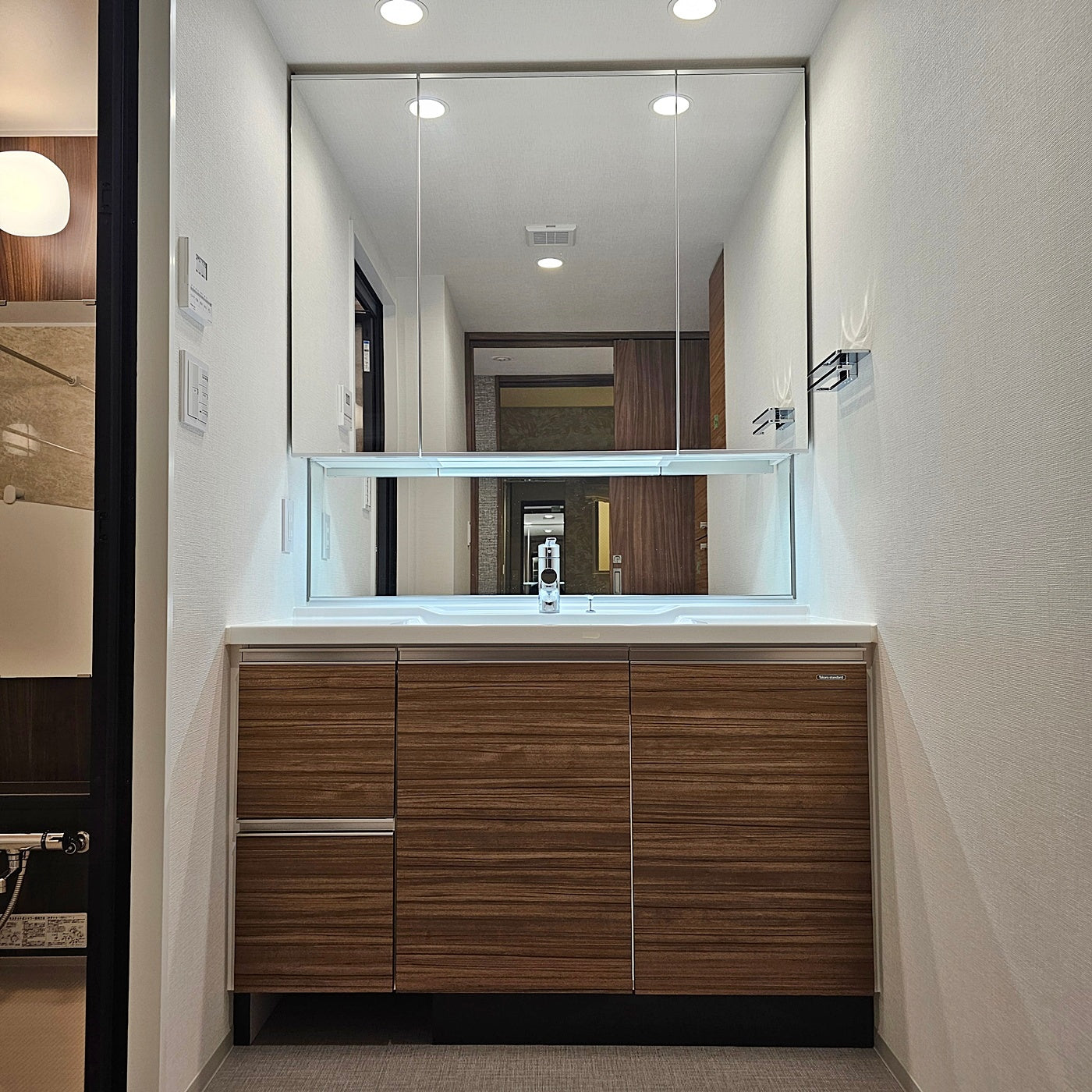 タカラスタンダード　ミラーキャビネット HMC19】タカラスタンダード製 ミラーキャビネット付き洗面化粧台/三面