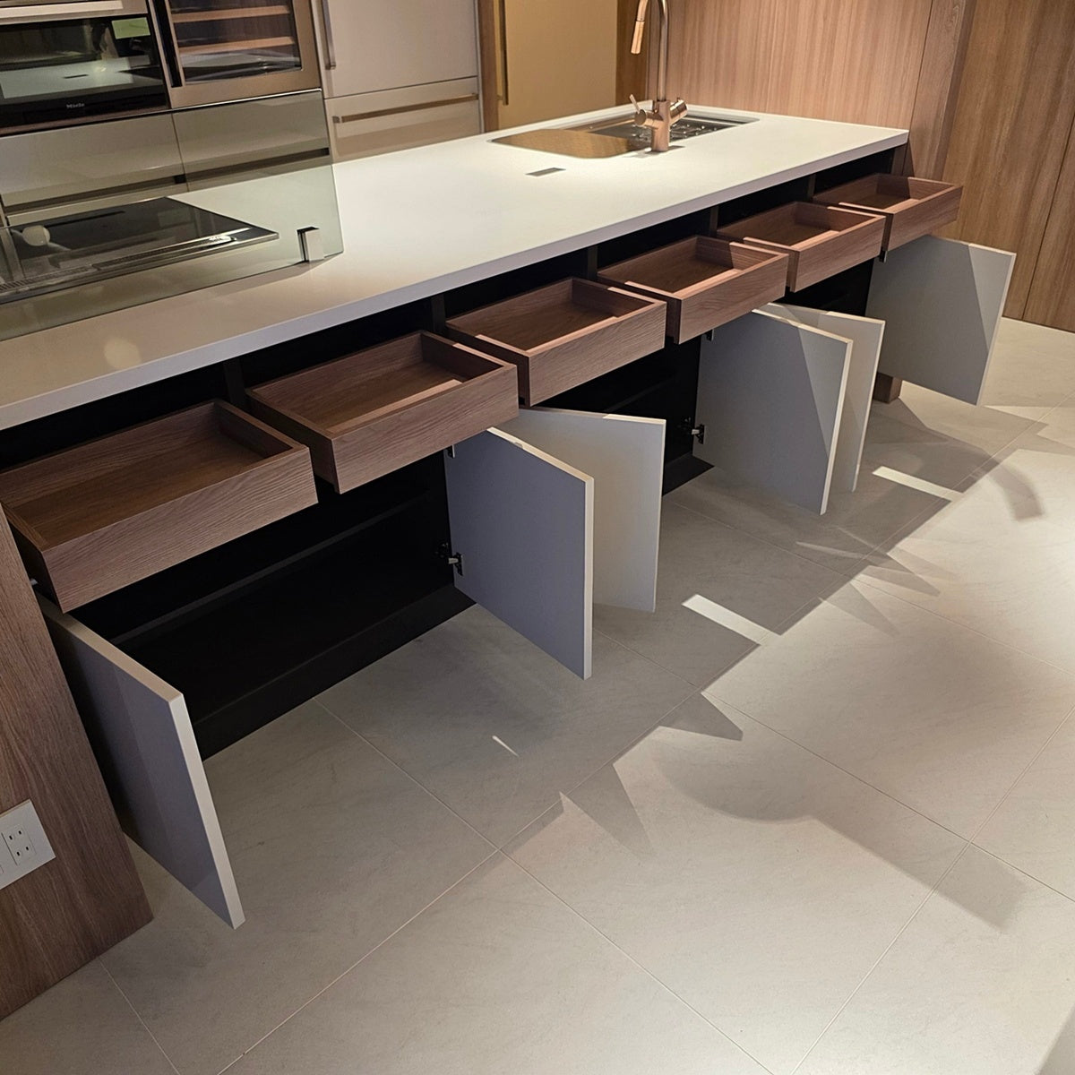 【STF03】タカラスタンダード ペニンシュラ型 高級 システムキッチン＋カップボードセット 左シンク キッチン間口2720 カップボード間口2780