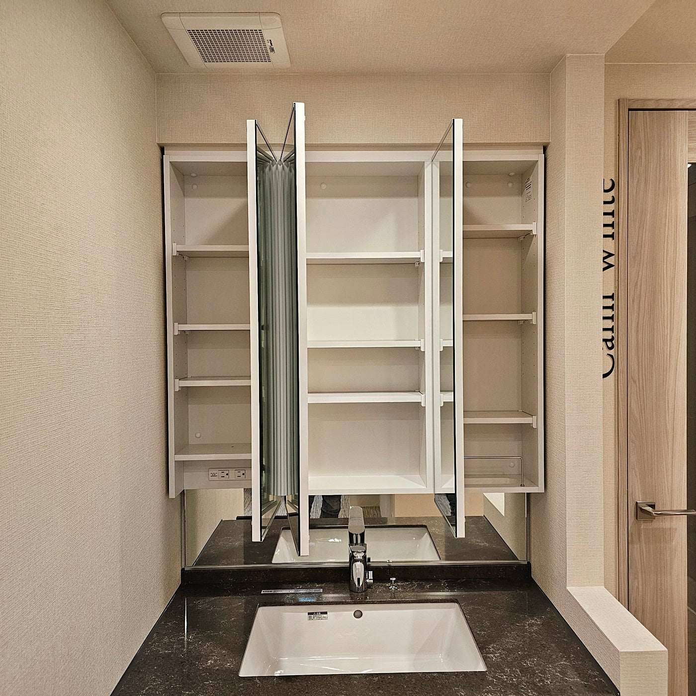 【RTK02】タカラスタンダード ミラーキャビネット付き洗面化粧台 三面鏡 W1000