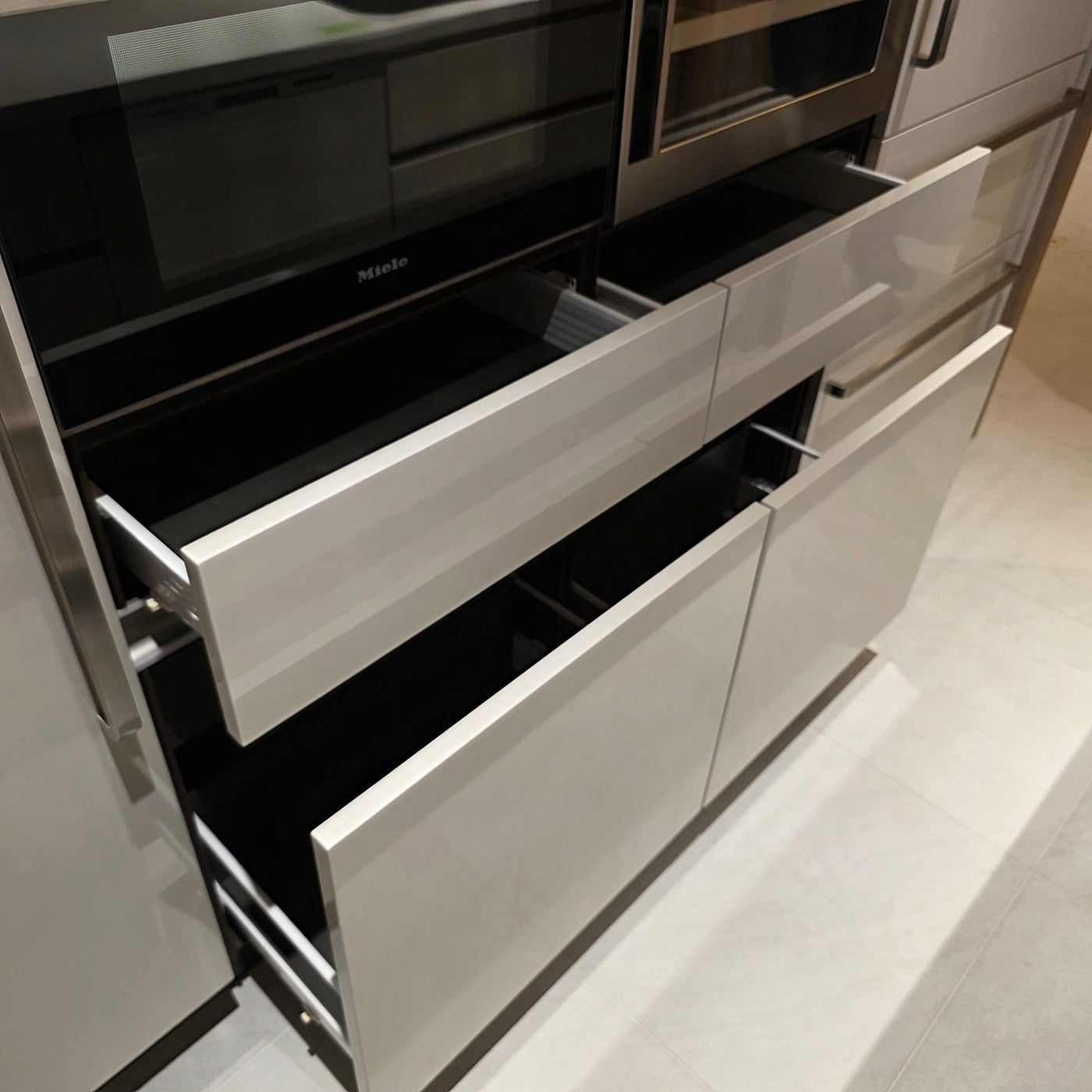 【STF03】タカラスタンダード ペニンシュラ型 高級 システムキッチン＋カップボードセット 左シンク キッチン間口2720 カップボード間口2780