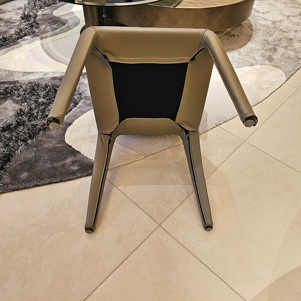 【KCN19】Cassina カッシーナ 367 HOLA オラ アームチェア ダイニングチェア モデルルーム展示設置品