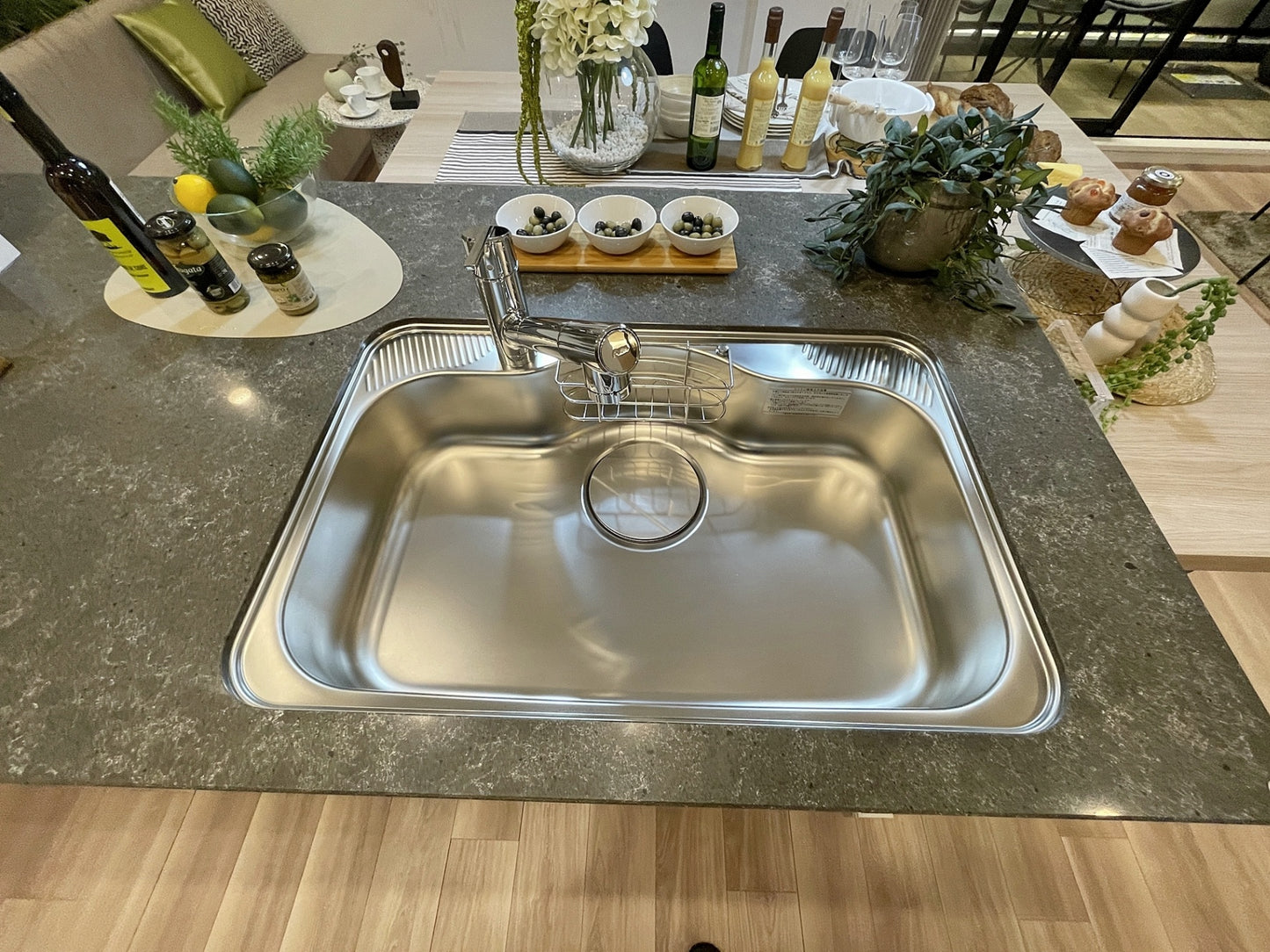 【ENH34】タカラ システムキッチン 右シンク/食洗器/レンジフード/ガスコンロ/水栓/W2650/モデルルーム展示設置品