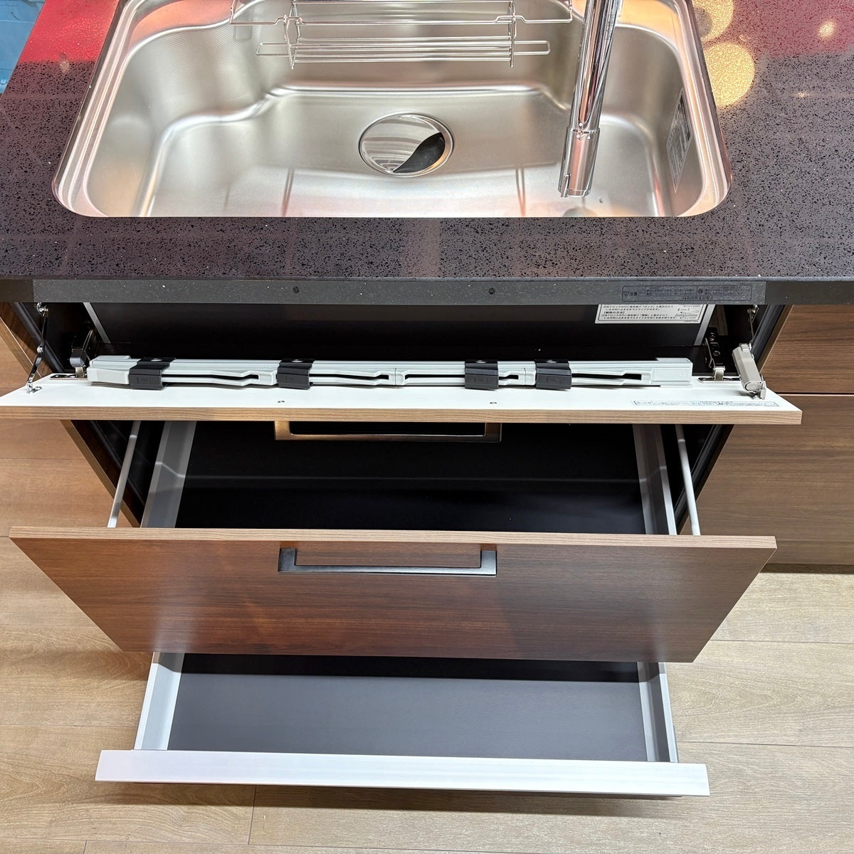 【Y18-3】クリナップ ペニンシュラ型 システムキッチン 左シンク 間口2600