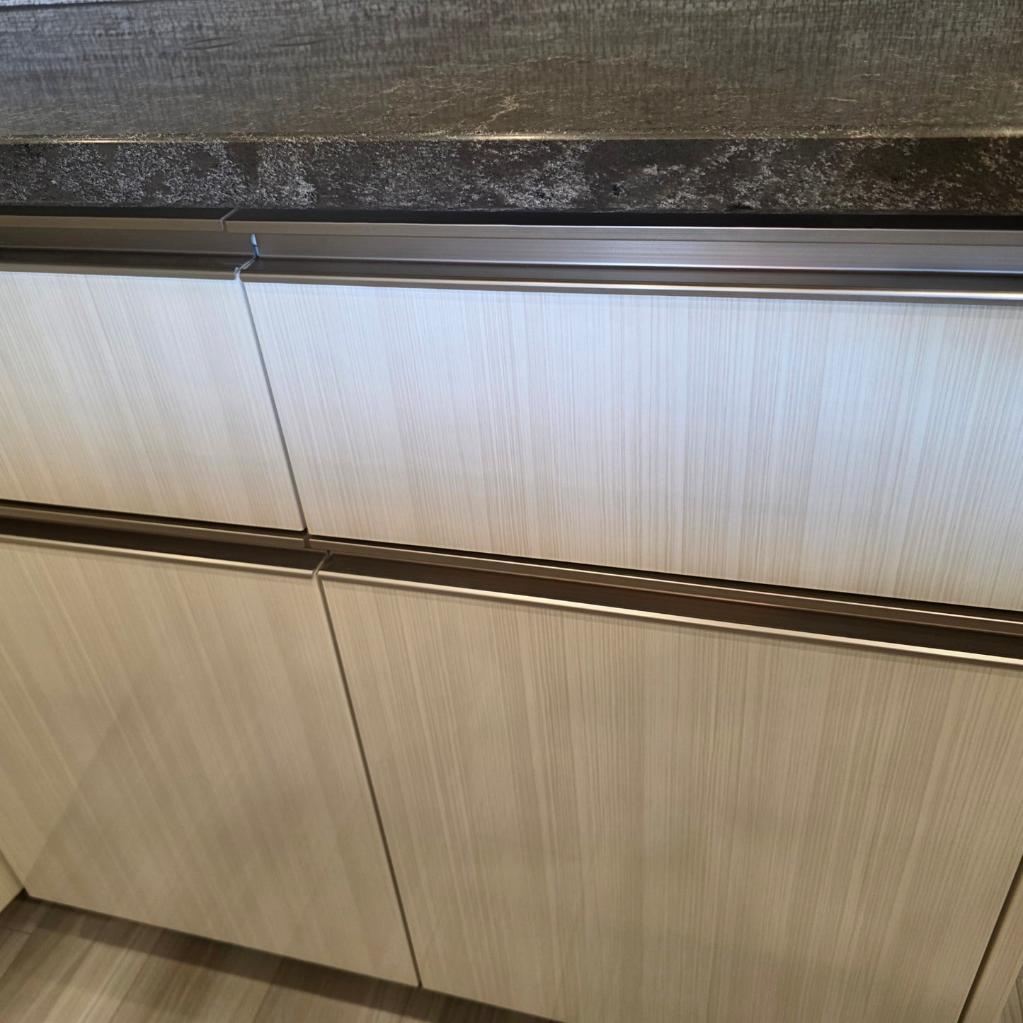 【PRO01_1】タカラスタンダード ペニンシュラ型 システムキッチン＋カップボードセット 左シンク 間口2740