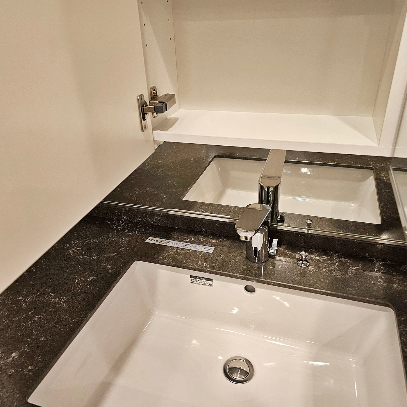 【RTK02】タカラスタンダード ミラーキャビネット付き洗面化粧台 三面鏡 W1000