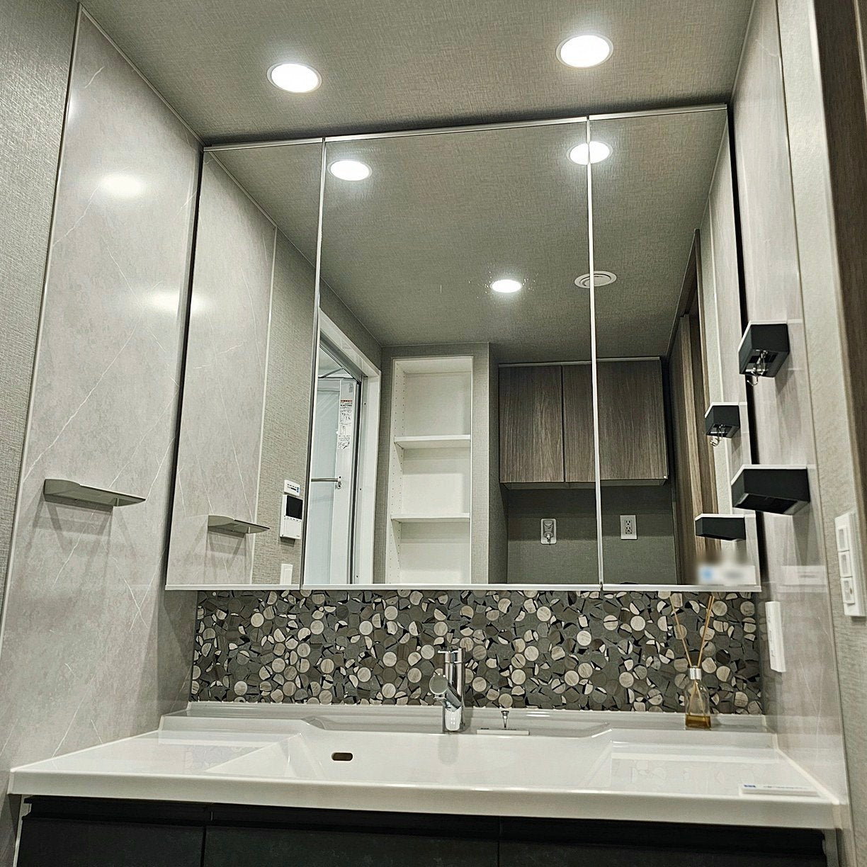 【SKG30】タカラスタンダード製 ミラーキャビネット付き洗面化粧台/三面鏡/W1200/モデルルーム展示設置品