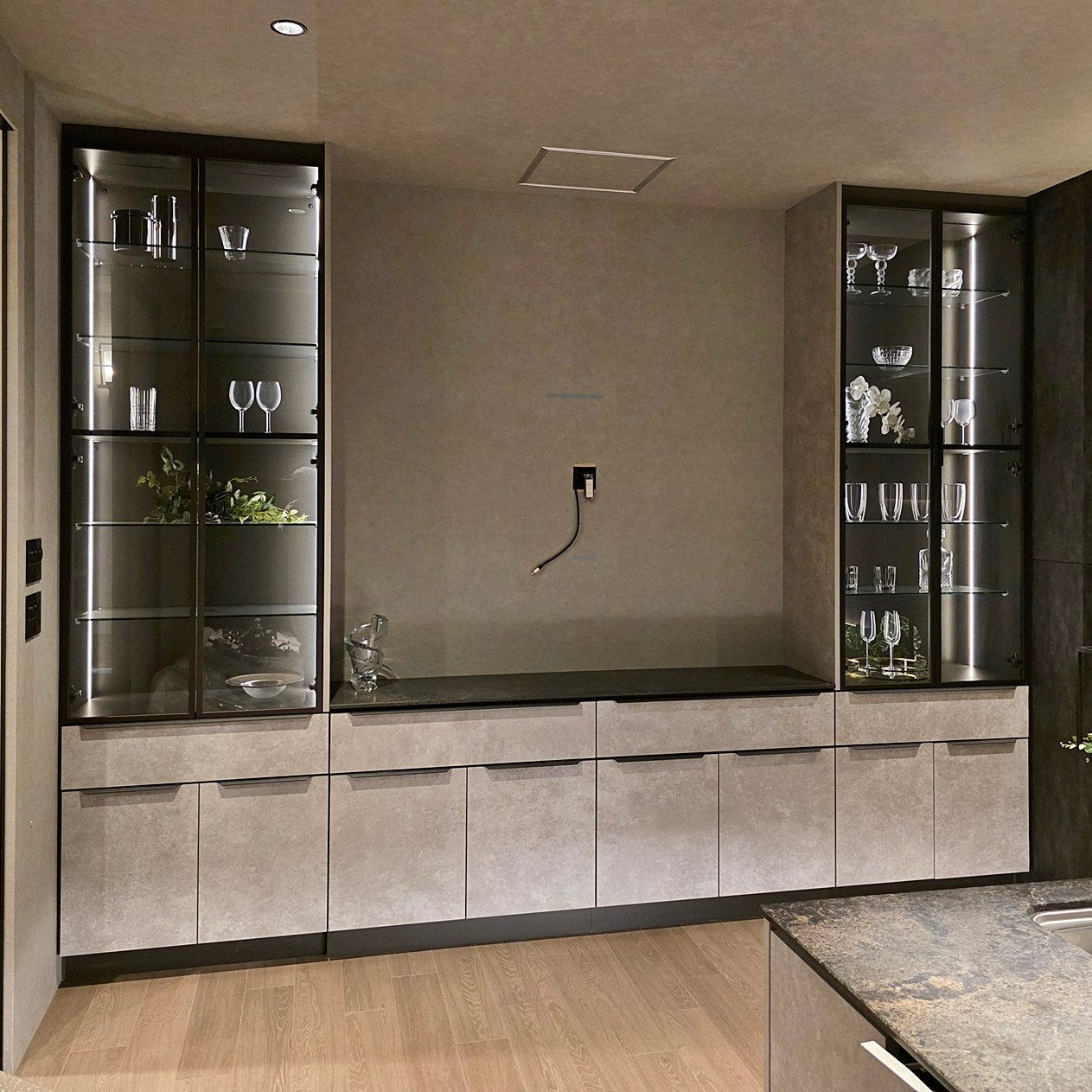 【GMU02】タカラスタンダード 高級 カップボード 食器棚 飾り棚 W2420